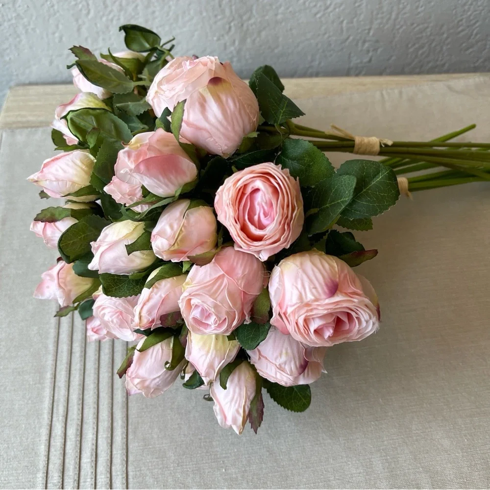 New High end Handecraft 18 silk Flowers with vase   Item: 18 silk Flowers  + Vas - Picture 7 of 14